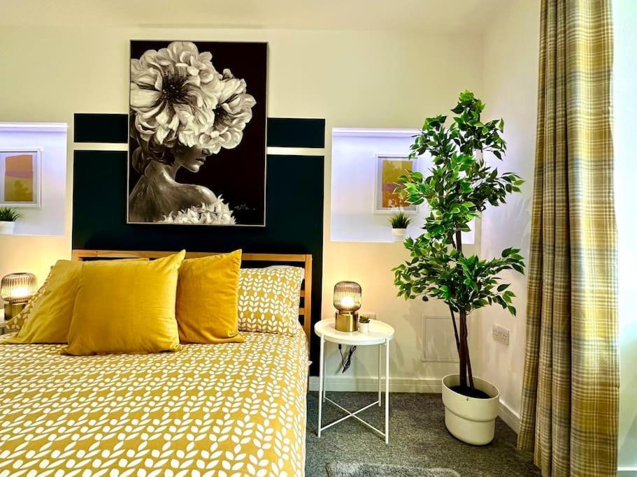 Massive New 8 Bedroom House Sleeps Up To 21 - Accepts Groups - Great Location - Free Parking - Fast Wifi - Smart Tvs - Sleeps Up To 21 People - Close To Bournemouth & Poole Town Centre & Sandbanks Buitenkant foto