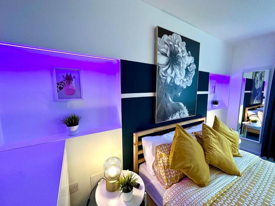 Massive New 8 Bedroom House Sleeps Up To 21 - Accepts Groups - Great Location - Free Parking - Fast Wifi - Smart Tvs - Sleeps Up To 21 People - Close To Bournemouth & Poole Town Centre & Sandbanks Buitenkant foto