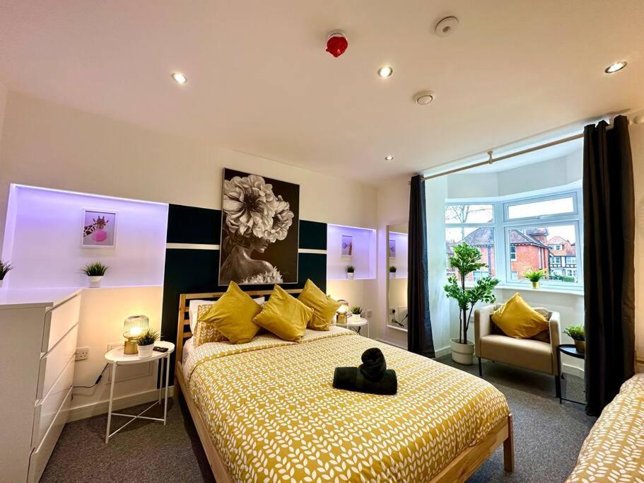 Massive New 8 Bedroom House Sleeps Up To 21 - Accepts Groups - Great Location - Free Parking - Fast Wifi - Smart Tvs - Sleeps Up To 21 People - Close To Bournemouth & Poole Town Centre & Sandbanks Buitenkant foto