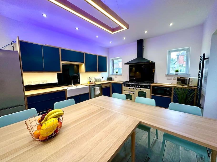 Massive New 8 Bedroom House Sleeps Up To 21 - Accepts Groups - Great Location - Free Parking - Fast Wifi - Smart Tvs - Sleeps Up To 21 People - Close To Bournemouth & Poole Town Centre & Sandbanks Buitenkant foto