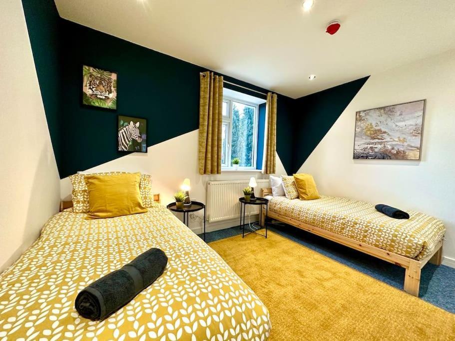 Massive New 8 Bedroom House Sleeps Up To 21 - Accepts Groups - Great Location - Free Parking - Fast Wifi - Smart Tvs - Sleeps Up To 21 People - Close To Bournemouth & Poole Town Centre & Sandbanks Buitenkant foto